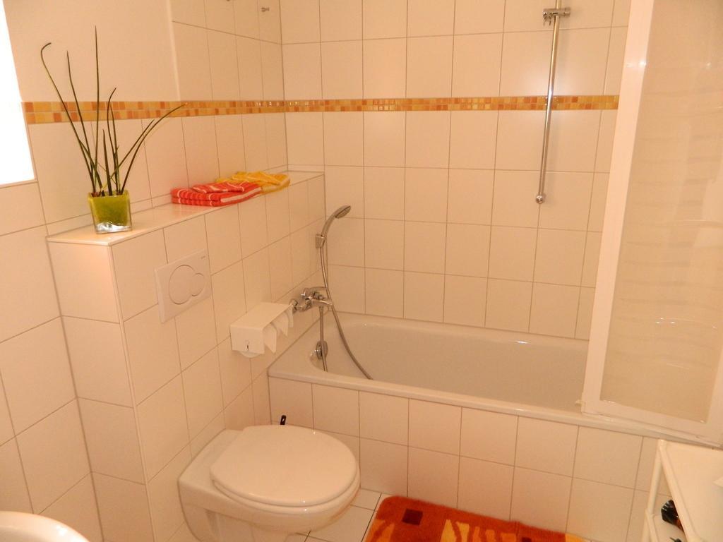 Ferienwohnung am Gehrenberg Markdorf Zimmer foto